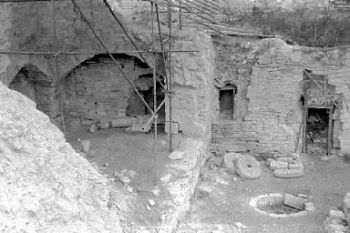 Hrad krátce po jeho vykopání (1975)